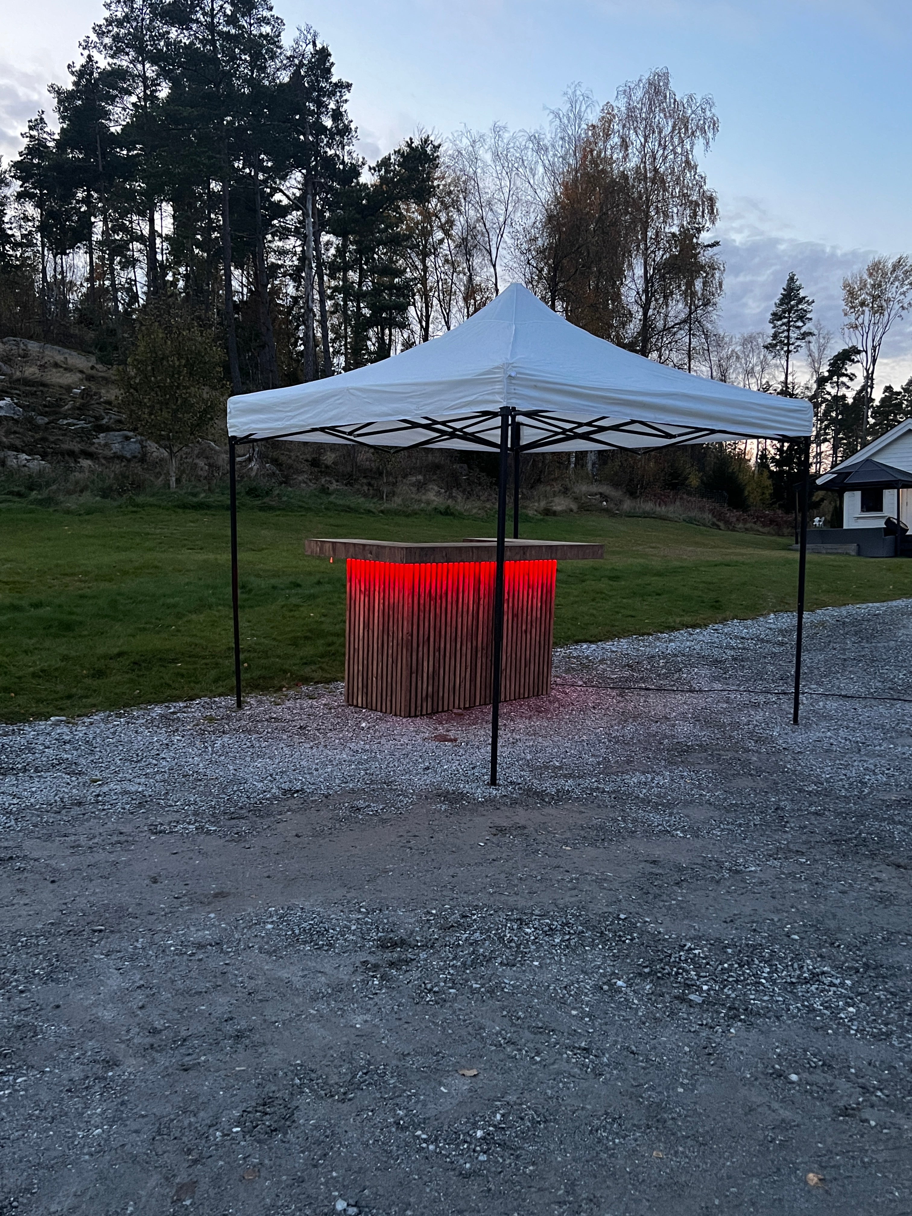 Leie av bar til fest, med 3x3m popup partytelt